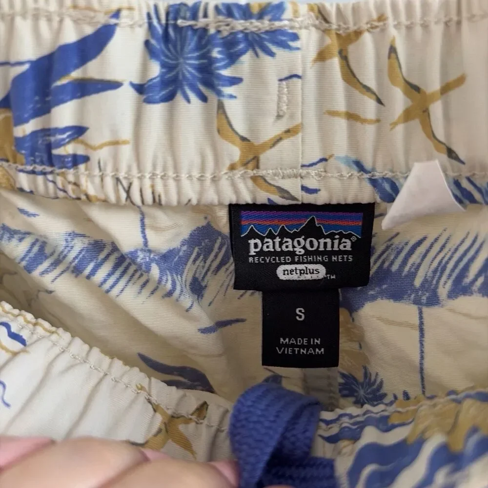 Patagonia Women’s Barely Baggies Shorts Size Small Tropical Hawaiian Print
